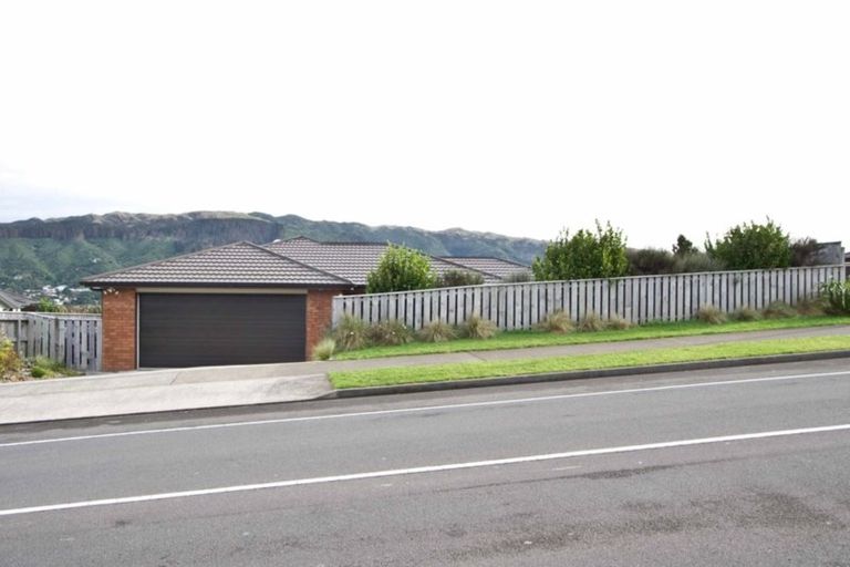Photo of property in 160 Woodman Drive, Tawa, Wellington, 5028