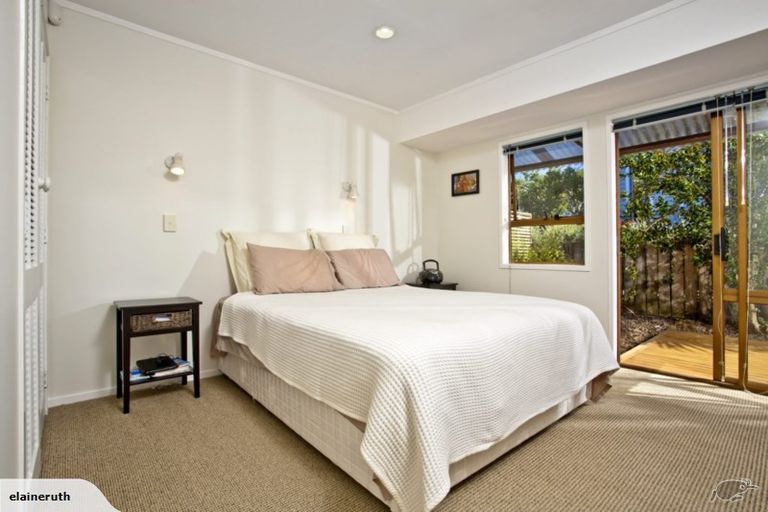 Photo of property in 1/5 Pullum Street, Birkenhead, Auckland, 0626