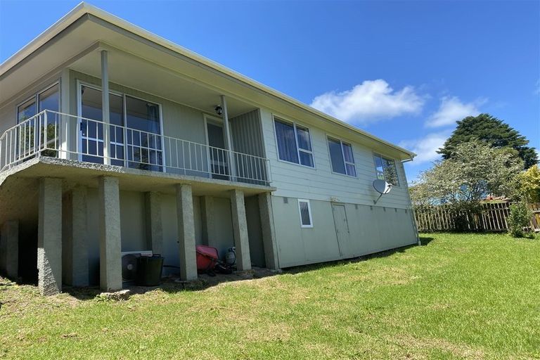 Photo of property in 13 Adam Sunde Place, Glen Eden, Auckland, 0602