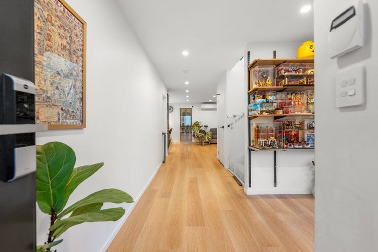 Photo of property in 152b Luckens Road, West Harbour, Auckland, 0618