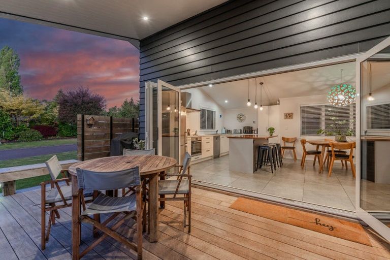 Photo of property in 1 Seagers Close, Kinloch, Taupo, 3377