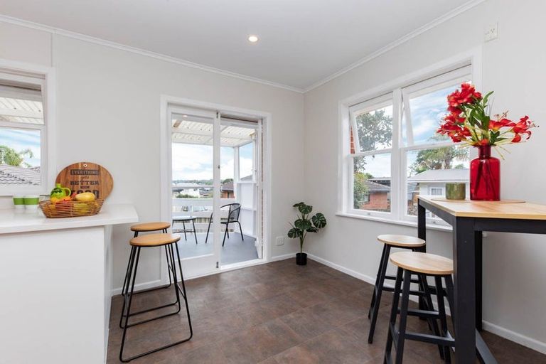 Photo of property in 35 Sturges Road, Henderson, Auckland, 0612