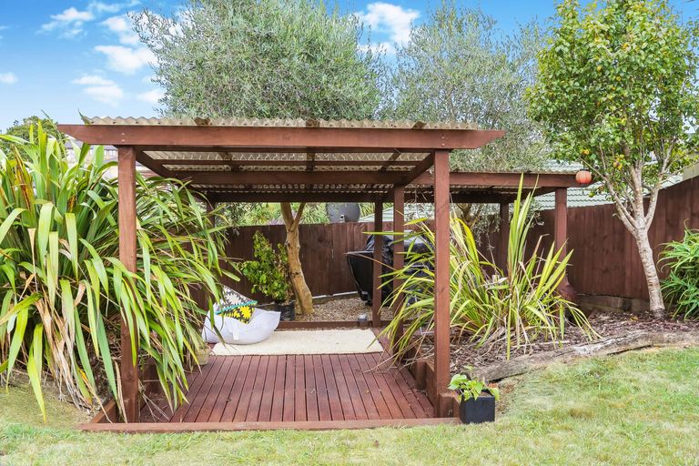 Photo of property in 11 Ina Ville Drive, Pukekohe, 2120