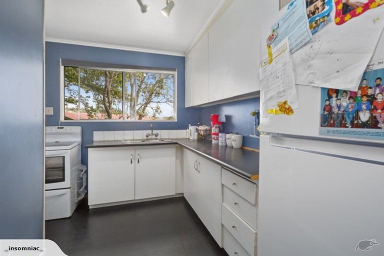 Photo of property in 8 Gahagan Way, Newlands, Wellington, 6037