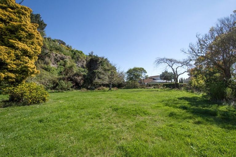 Photo of property in 8 Aratoro Place, Mount Pleasant, Christchurch, 8081