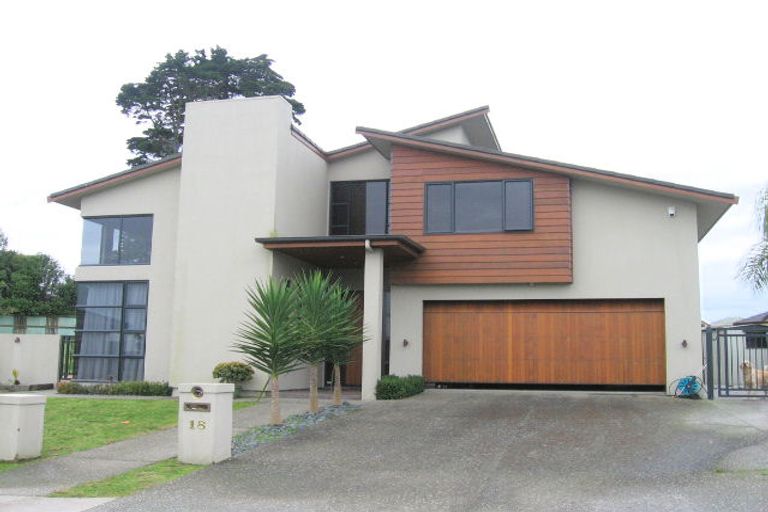Photo of property in 18 Dunloy Place, East Tamaki Heights, Auckland, 2016