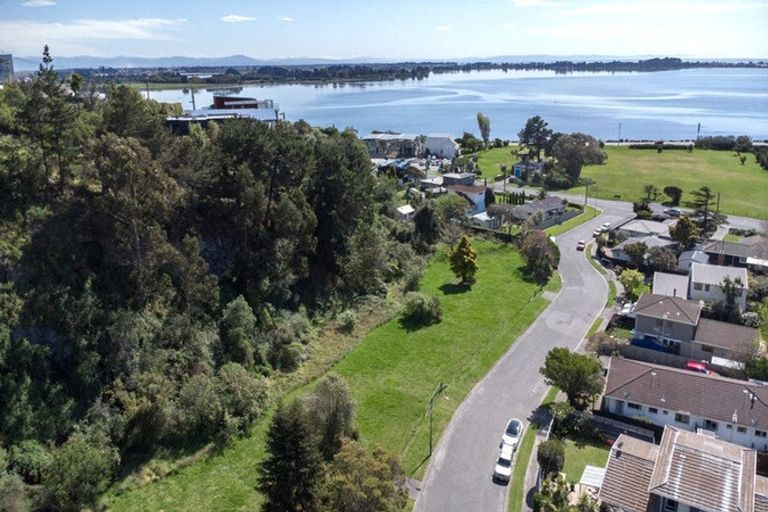 Photo of property in 8 Aratoro Place, Mount Pleasant, Christchurch, 8081