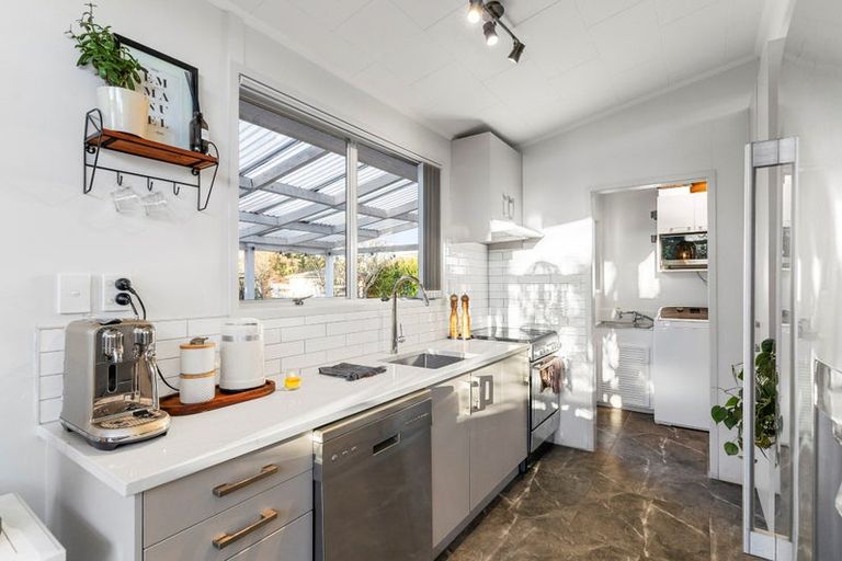 Photo of property in 24 Mandarin Place, Half Moon Bay, Auckland, 2012