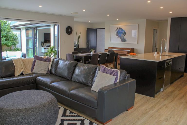 Photo of property in 18 Charlotte Drive, Omokoroa, 3114