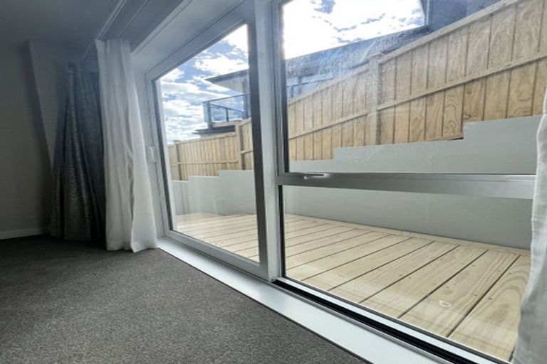 Photo of property in 8 Hooten Place, Oteha, Auckland, 0632