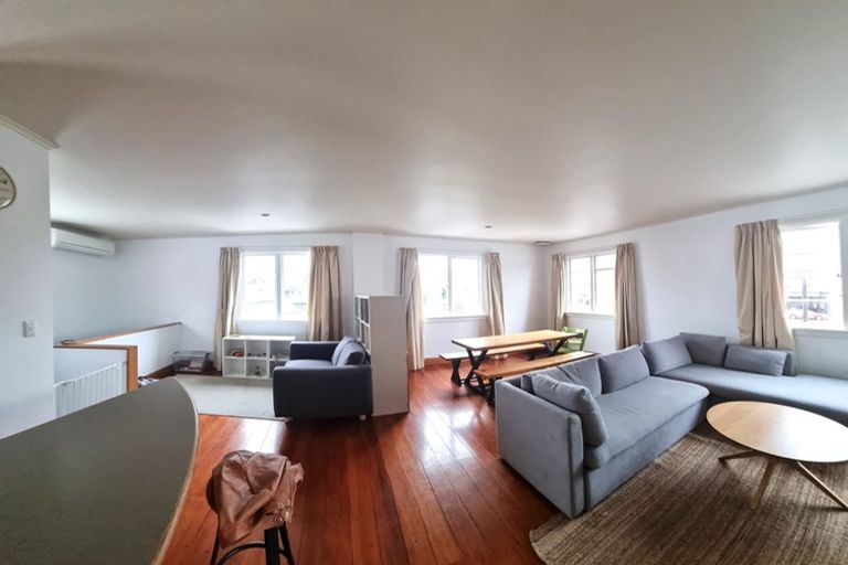 Photo of property in 1 Edge Hill, Mount Victoria, Wellington, 6011