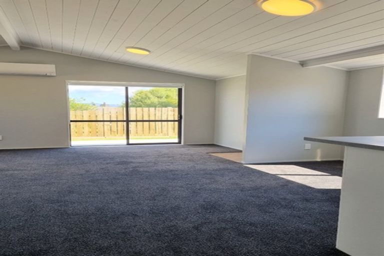 Photo of property in 4186a Great North Road, Glendene, Auckland, 0602