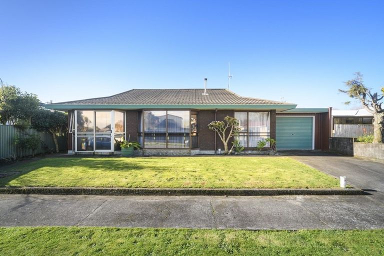 Photo of property in 1 Burfield Place, Awapuni, Palmerston North, 4412
