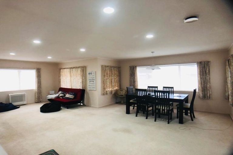 Photo of property in 301 Glengarry Road, Glen Eden, Auckland, 0602