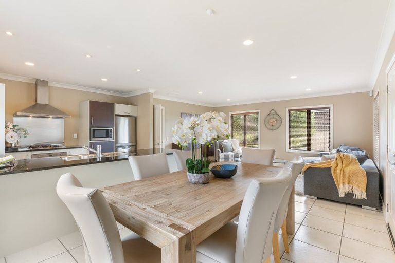 Photo of property in 11 Dunvegan Rise, East Tamaki Heights, Auckland, 2016