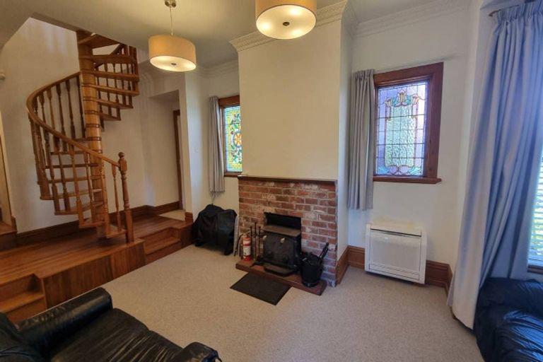 Photo of property in 94 Kelburn Parade, Kelburn, Wellington, 6012