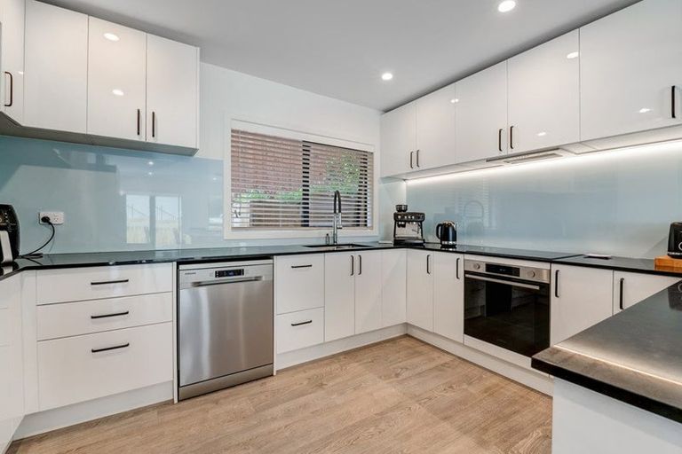 Photo of property in 3a Gladys Avenue, Glenfield, Auckland, 0629