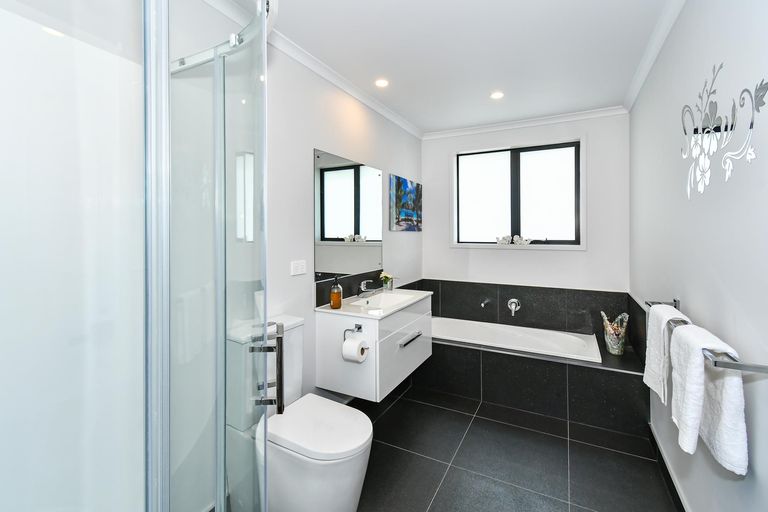 Photo of property in 11 Ulcoats Lane, Pokeno, 2402