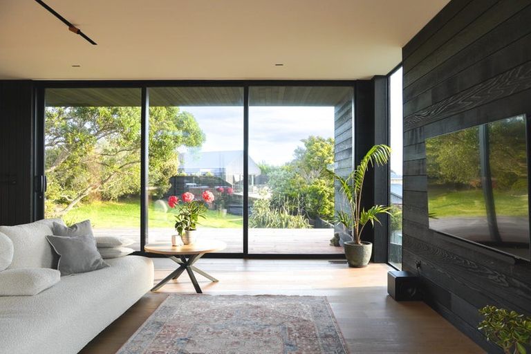 Photo of property in 28 Pacific Parade, Surfdale, Waiheke Island, 1081