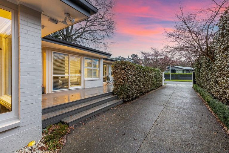 Photo of property in 12 Remuera Avenue, Cashmere, Christchurch, 8022