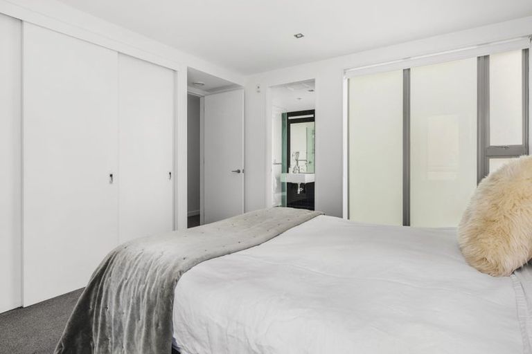 Photo of property in Portal Apartments, 1a/42 Cable Street, Te Aro, Wellington, 6011