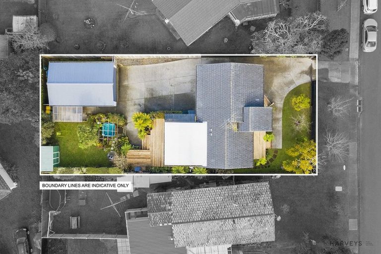 Photo of property in 45 Castleford Street, Green Bay, Auckland, 0604