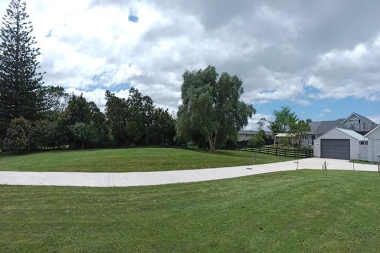 Photo of property in 308a One Tree Point Road, One Tree Point, 0118