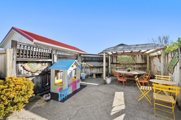 Photo of property in 2/402 Cambridge Terrace, Naenae, Lower Hutt, 5011