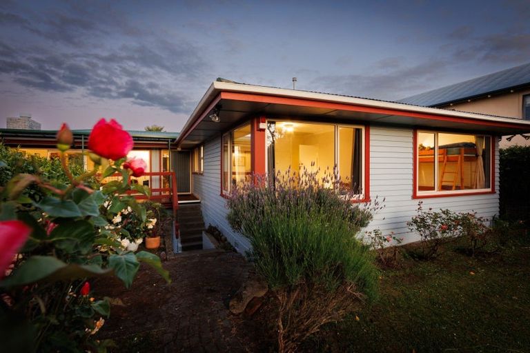 Photo of property in 39 Lincoln Terrace, Hokowhitu, Palmerston North, 4410
