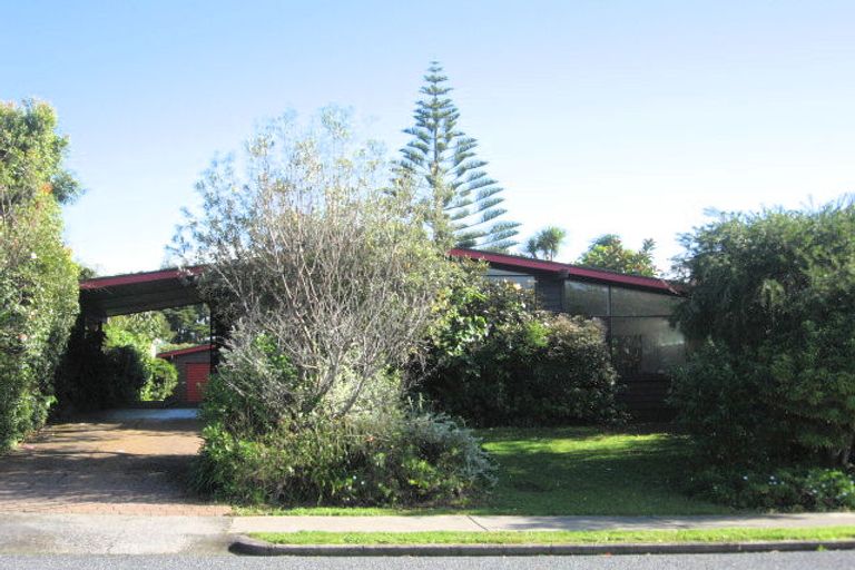Photo of property in 4 Kahurangi Place, Hillpark, Auckland, 2102