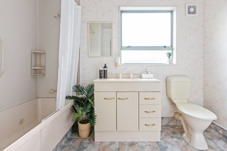 Photo of property in 2/40 Alamein Crescent, Onekawa, Napier, 4110