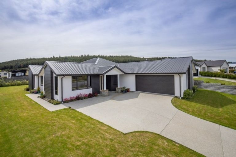 Photo of property in 32 Infinity Drive, Wanaka, 9305