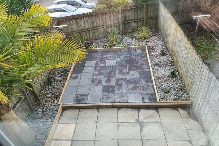 Photo of property in 9/6 John Jennings Drive, Oteha, Auckland, 0632