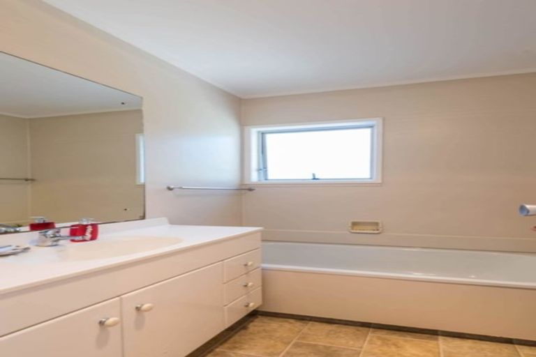 Photo of property in 4 Yearsley Place, Manurewa, Auckland, 2102