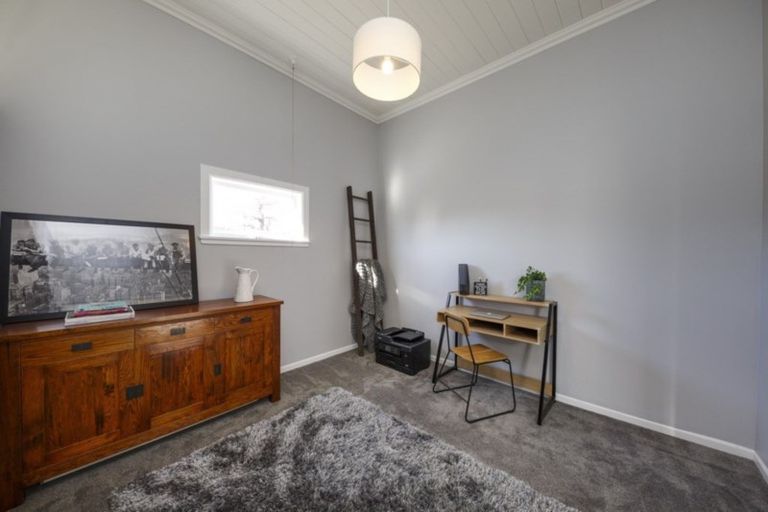 Photo of property in 102 Ferguson Street, West End, Palmerston North, 4412