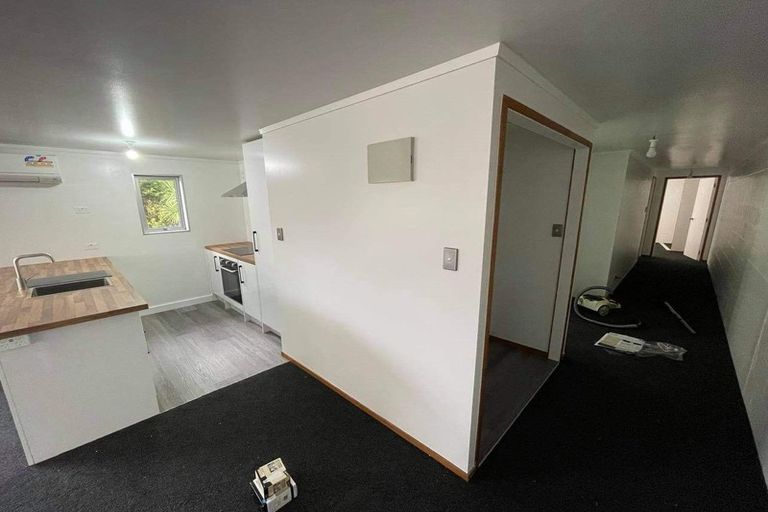 Photo of property in 323 Glenfield Road, Glenfield, Auckland, 0629