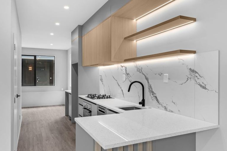 Photo of property in 2 Kama Place, Sunnynook, Auckland, 0620