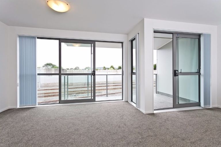 Photo of property in 8/26 Railway Street West, Papakura, 2110