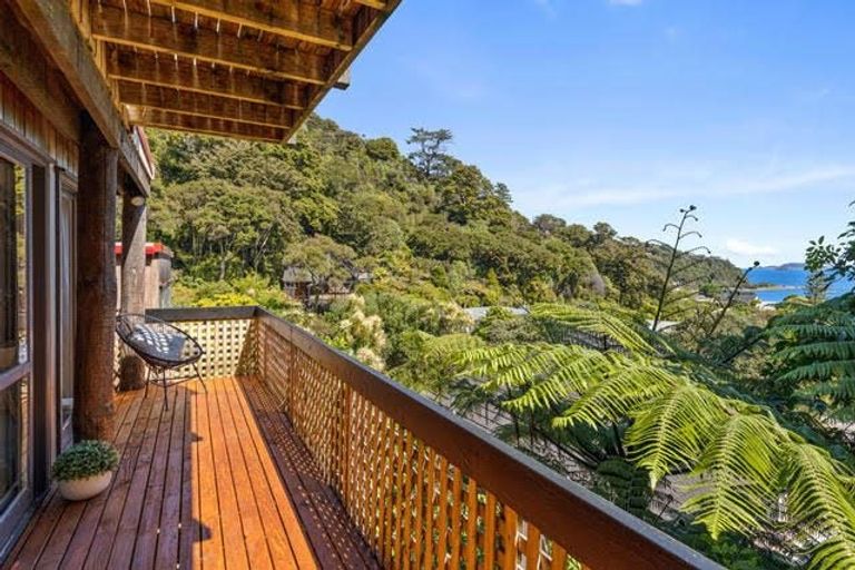 Photo of property in 3 Whiorau Grove, Lowry Bay, Lower Hutt, 5013