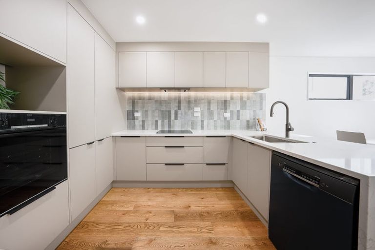 Photo of property in 23b Caribbean Drive, Unsworth Heights, Auckland, 0632