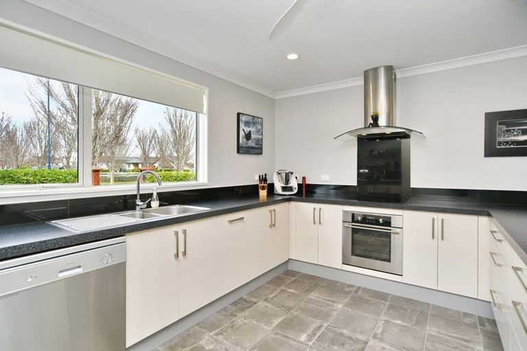 Photo of property in 26 Pounamu Place, Pegasus, 7612