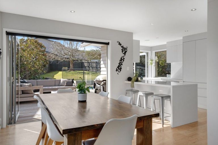 Photo of property in 62 Evelyn Road, Cockle Bay, Auckland, 2014