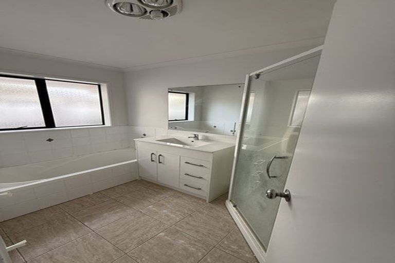 Photo of property in 22 Raphoe Road, Flat Bush, Auckland, 2019