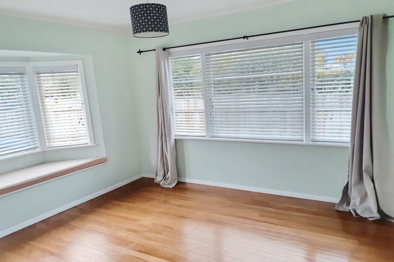 Photo of property in 110 Tiroroa Avenue, Te Atatu South, Auckland, 0610