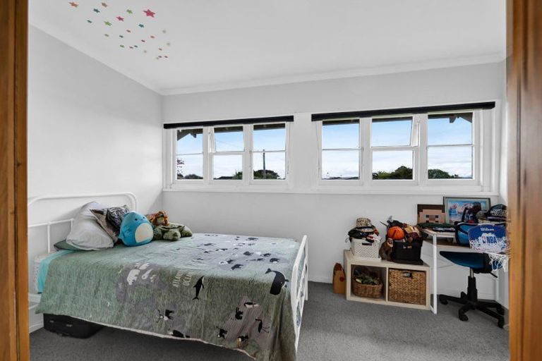 Photo of property in 17 Clifford Street, Hawera, 4610