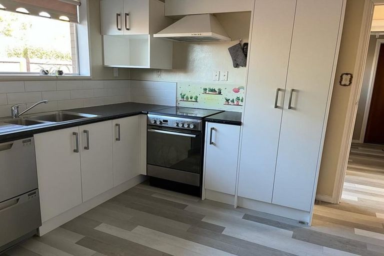 Photo of property in 210 Memorial Avenue, Burnside, Christchurch, 8053