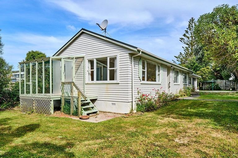 Photo of property in 5a Whitehouse Road, Titahi Bay, Porirua, 5022