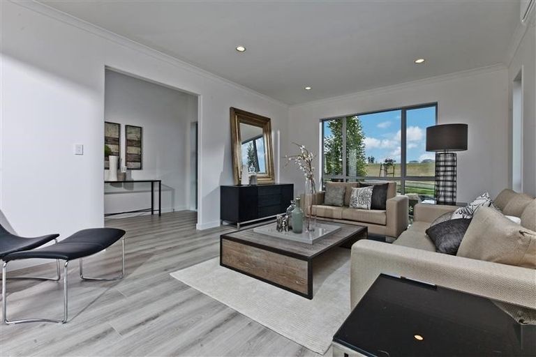 Photo of property in 44 Butler Stoney Crescent, Silverdale, 0932