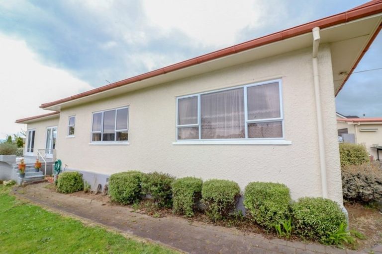 Photo of property in 32 Queen Street, Dannevirke, 4930