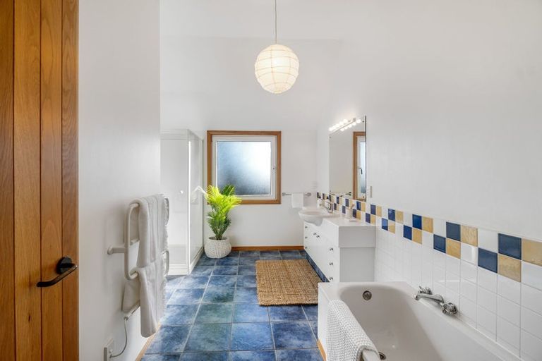 Photo of property in 19 Garreg Road, Fendalton, Christchurch, 8052